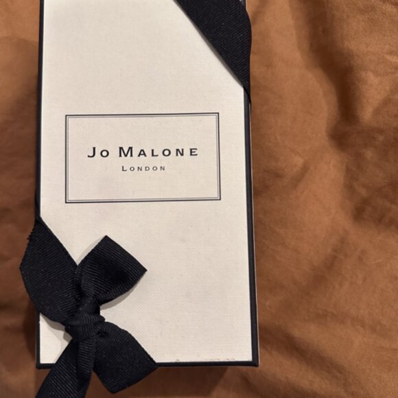 Jo Malone London Clearance English Pear & Freesia Body & Hand Lotion - Picture 3 of 3